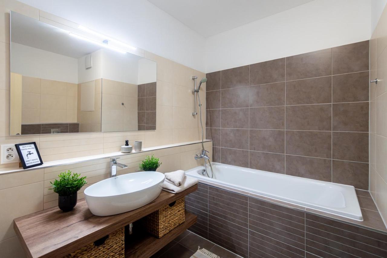 Nova Karolina Apartment Ostrava Eksteriør billede